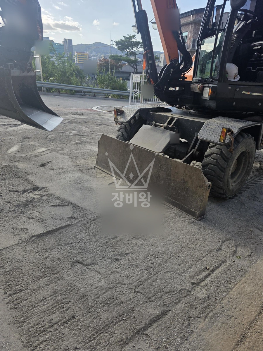 경기 광주시 쌍령동 포크레인(굴착기) 바닥작업/ 경계석철거 작업완료사진 1