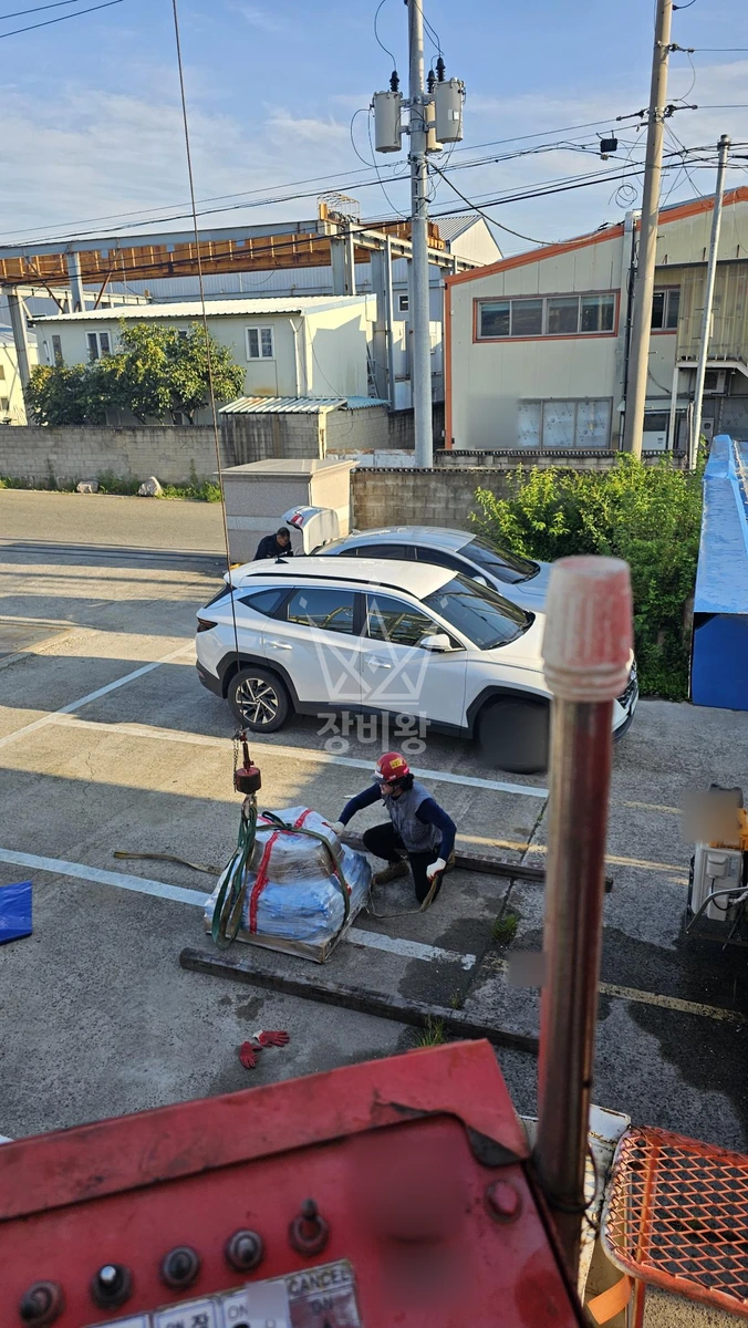 경북 경주시 외동읍 5톤 크레인 철판 양중(1층에서 2층 양중 ) 작업사진 1