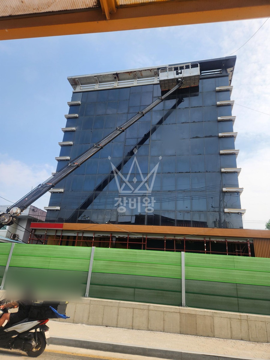 충남 아산시 배방읍 3.5톤 스카이차 페인트 작업사진 2