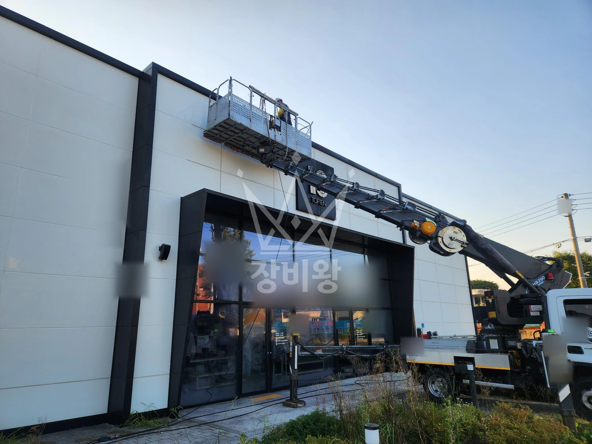 충남 천안시 동남구 구성동 3.5톤 스카이차 외벽세척 작업사진 3