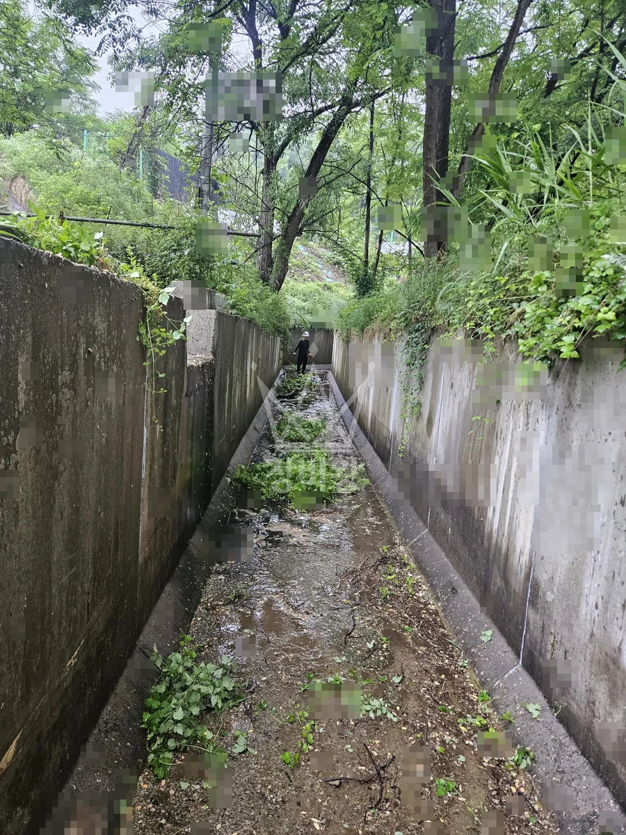 경기 용인시 처인구 포크레인(굴착기) 차량기지-배수로퇴적물/주변정리 작업사진 2