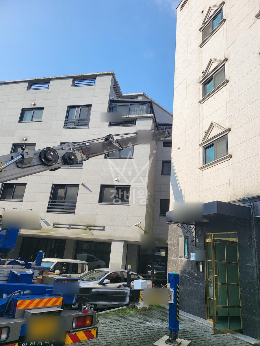 경기 김포시 운양동 3.5톤 스카이차 실리콘 작업사진 2
