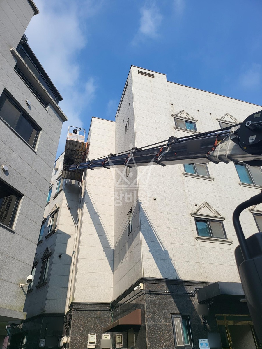 경기 김포시 운양동 3.5톤 스카이차 실리콘 작업사진 3