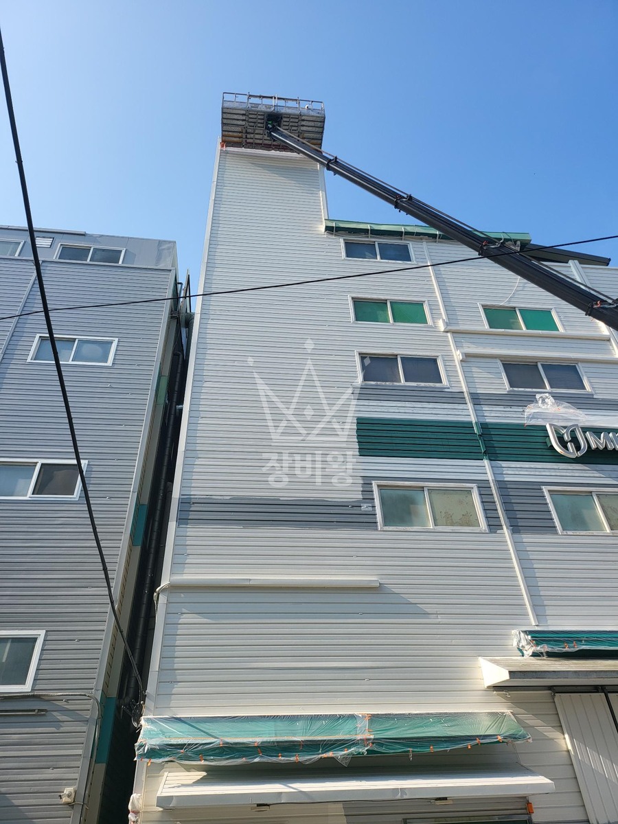 경기 부천시 오정구 3.5톤 스카이차 실리콘 코킹 작업사진 3