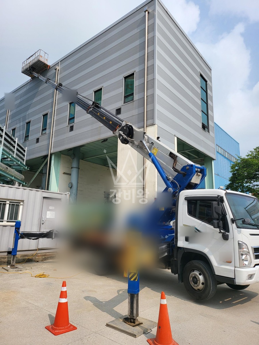 경기 안산시 단원구 초지동 3.5톤 스카이차 인력수송 작업사진 1