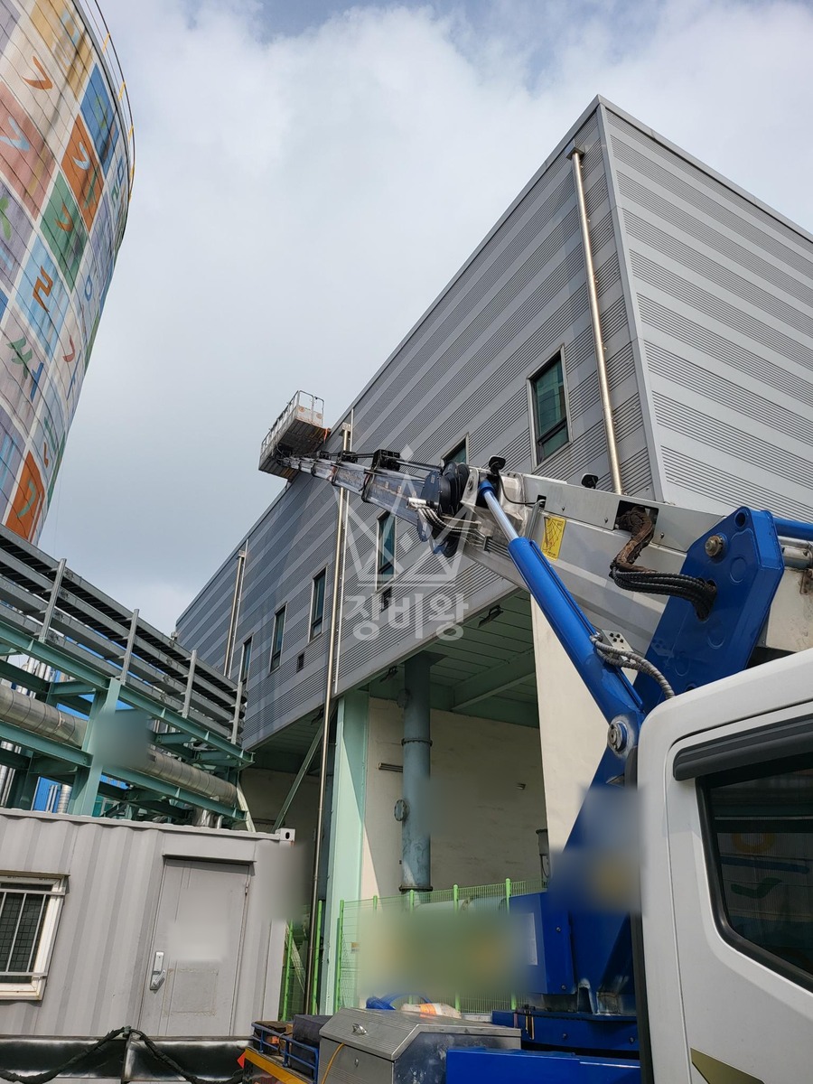 경기 안산시 단원구 초지동 3.5톤 스카이차 인력수송 작업사진 3