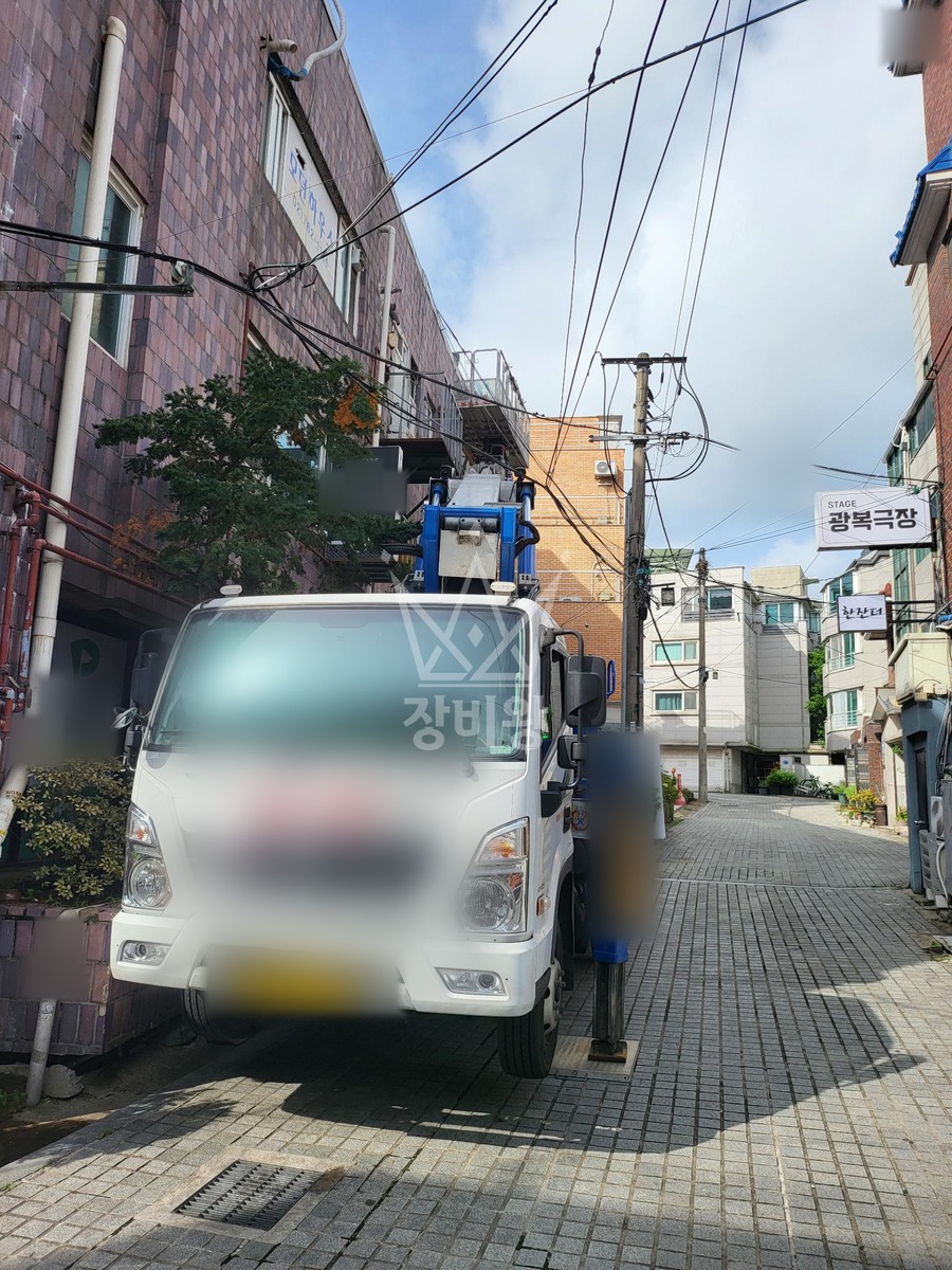 서울 종로구 명륜3가 3.5톤 스카이차 우수관 설치 작업사진 1