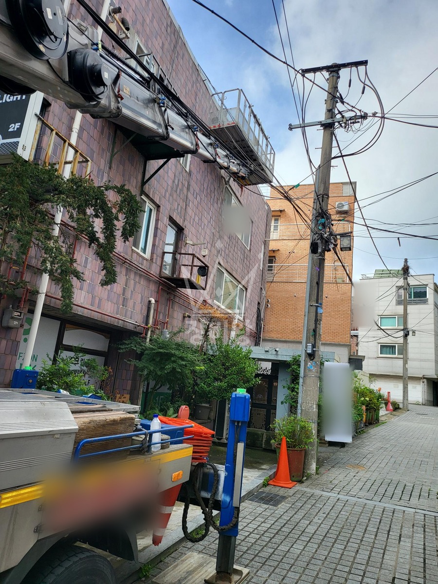 서울 종로구 명륜3가 3.5톤 스카이차 우수관 설치 작업사진 3