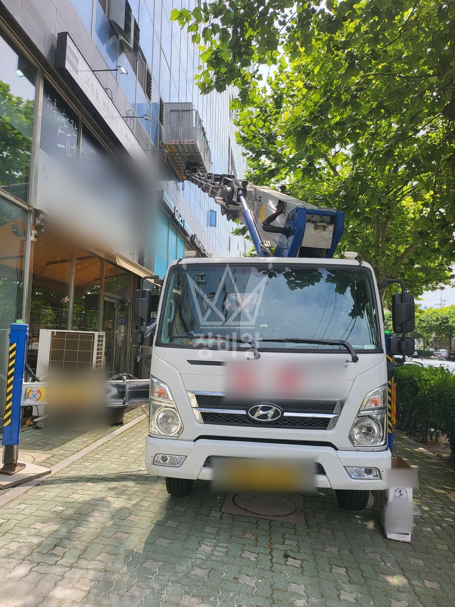 인천 남동구 고잔동 3.5톤 스카이차 유리교체 작업사진 1