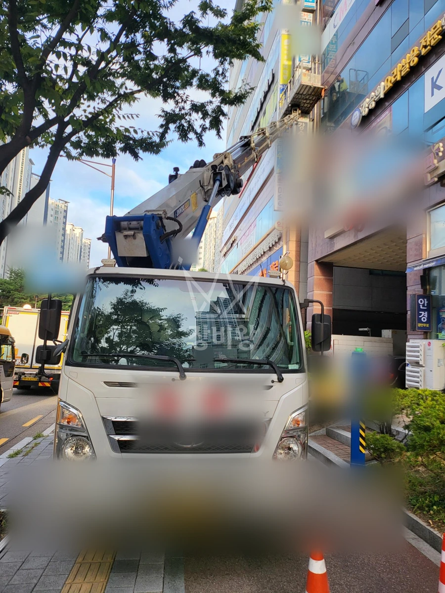 경기 화성시 동탄구 반송동 3.5톤 스카이차 돌출간판 천갈이 작업사진 2