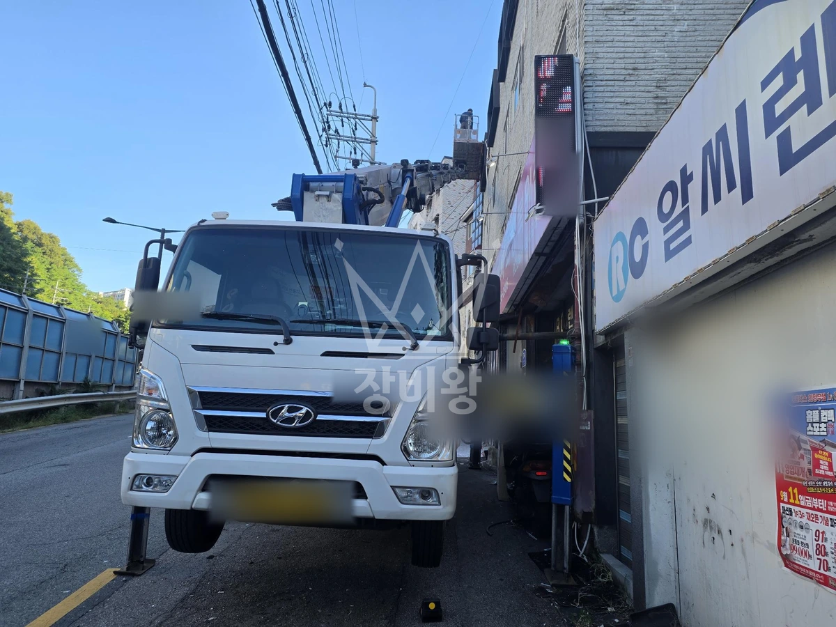 경기 의정부시 신곡동 3.5톤 스카이차 페인트 작업사진 2