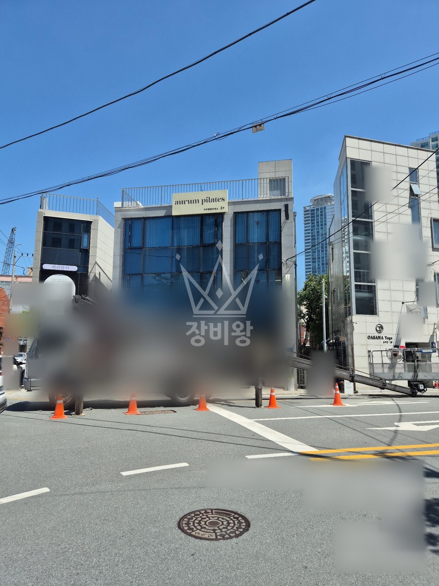 대구 중구 대봉동 3.5톤 스카이차 3층 간판철거-실리콘처리-간판설치 작업사진 3