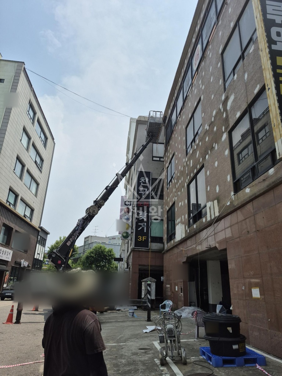 인천 연수구 청학동 3.5톤 스카이차 페인트작업 작업사진 3