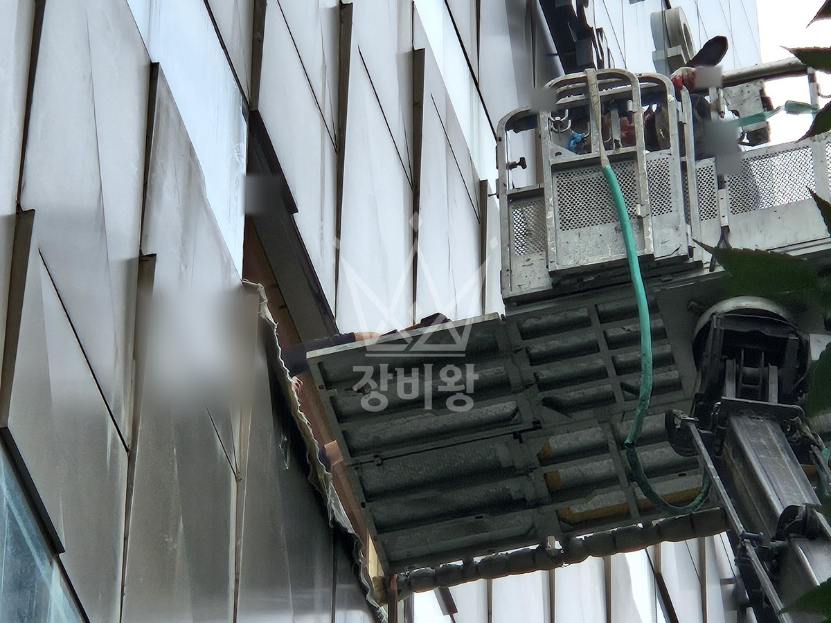 인천 남동구 구월동 3.5톤 스카이차 유리양중 작업사진 3