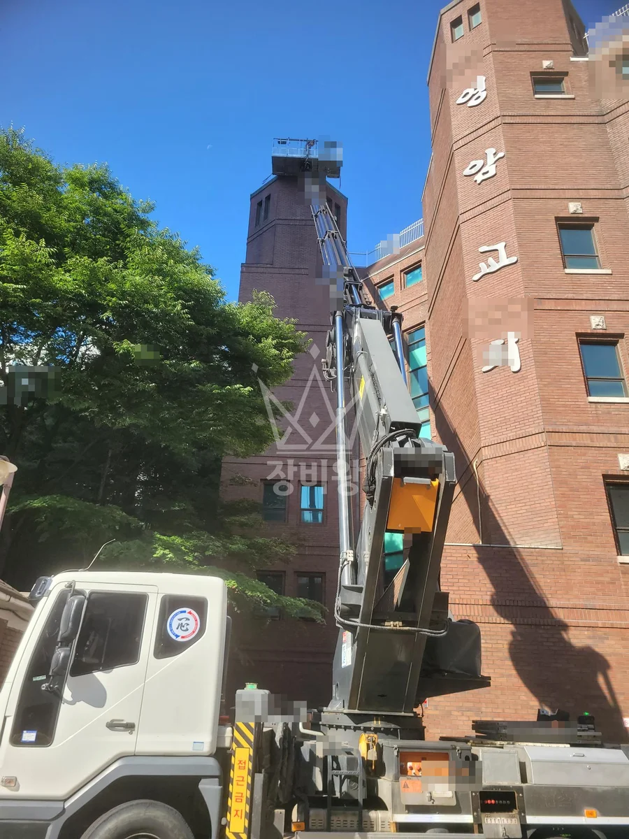 서울 성북구 돈암동 5톤 스카이차 27m 옥상-코킹방수 작업사진 1