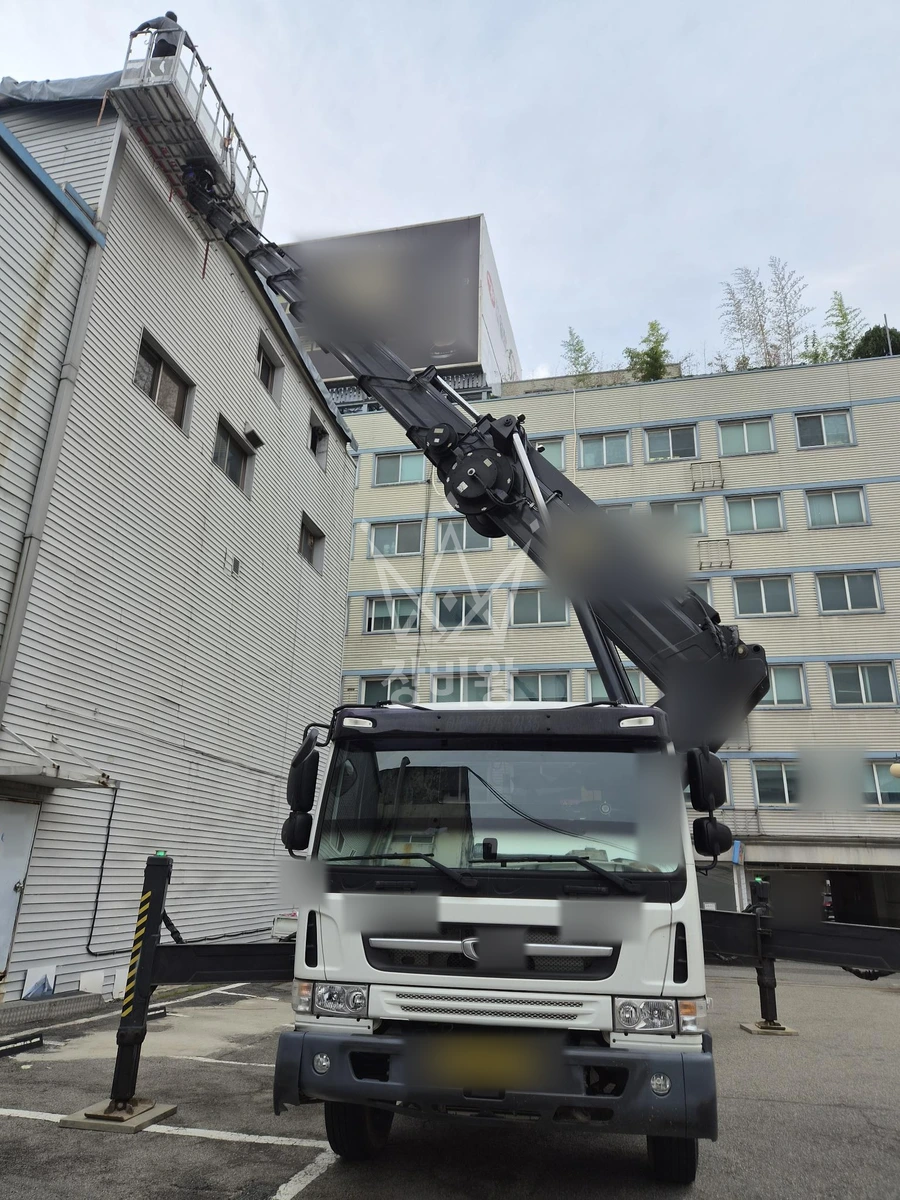 서울 용산구 갈월동 5톤 스카이차 천장 천막작업 작업사진 3