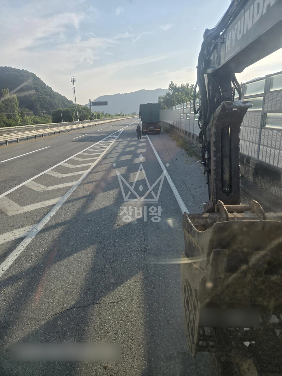 충남 천안시 동남구 광덕면 포크레인(굴착기) 작업 현장 도착사진
