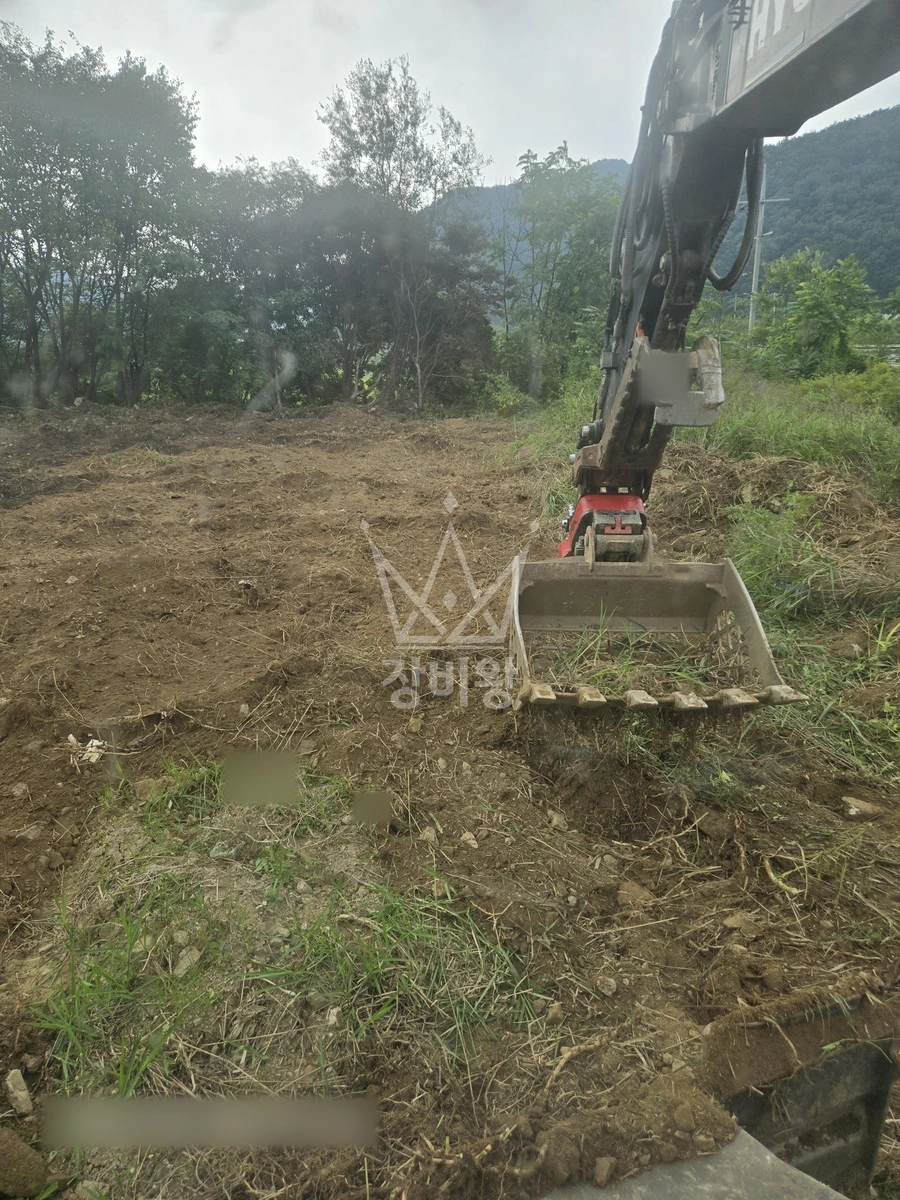 충남 천안시 동남구 광덕면 포크레인(굴착기) 돌 분리(고르는) 작업 작업사진 1