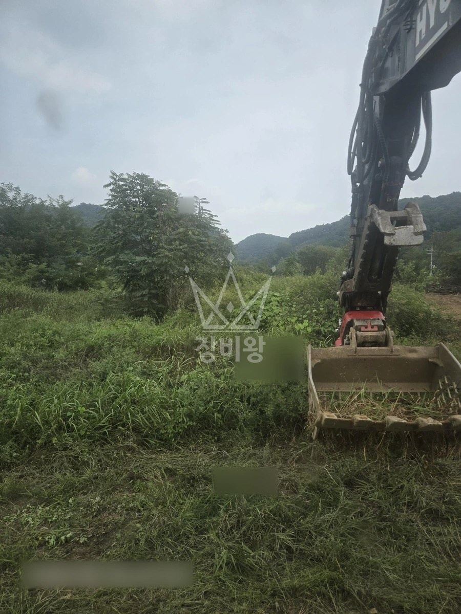 충남 천안시 동남구 광덕면 포크레인(굴착기) 돌 분리(고르는) 작업 작업사진 2