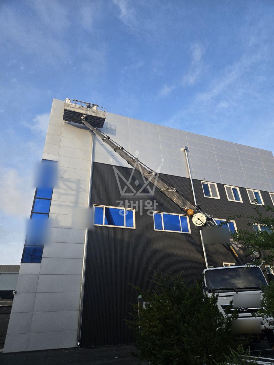 인천 남동구 고잔동 3.5톤 스카이차 간판 작업사진 1