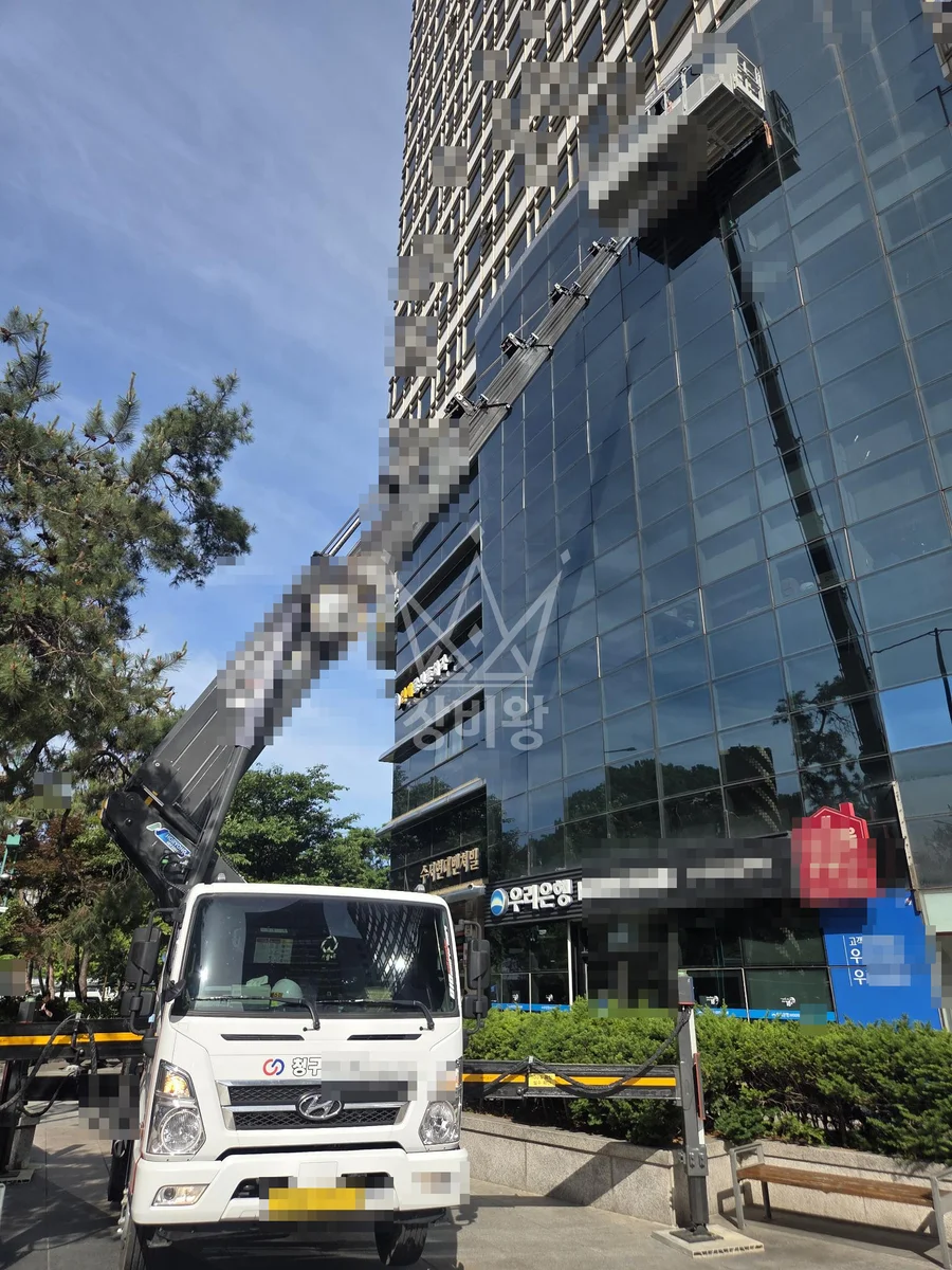 서울 강남구 수서동 3.5톤 스카이차 현수막 작업사진 1