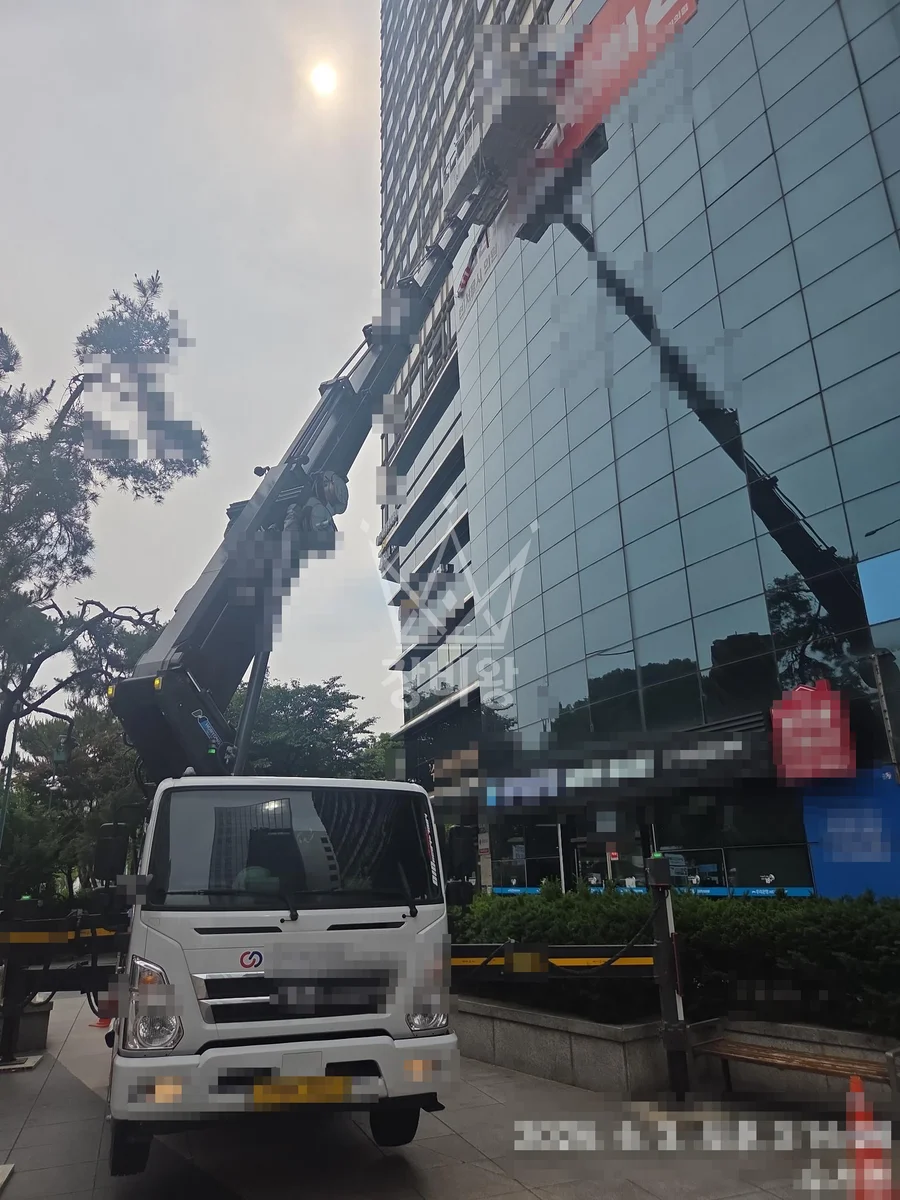 서울 강남구 수서동 3.5톤 스카이차 현수막작업 작업사진 1