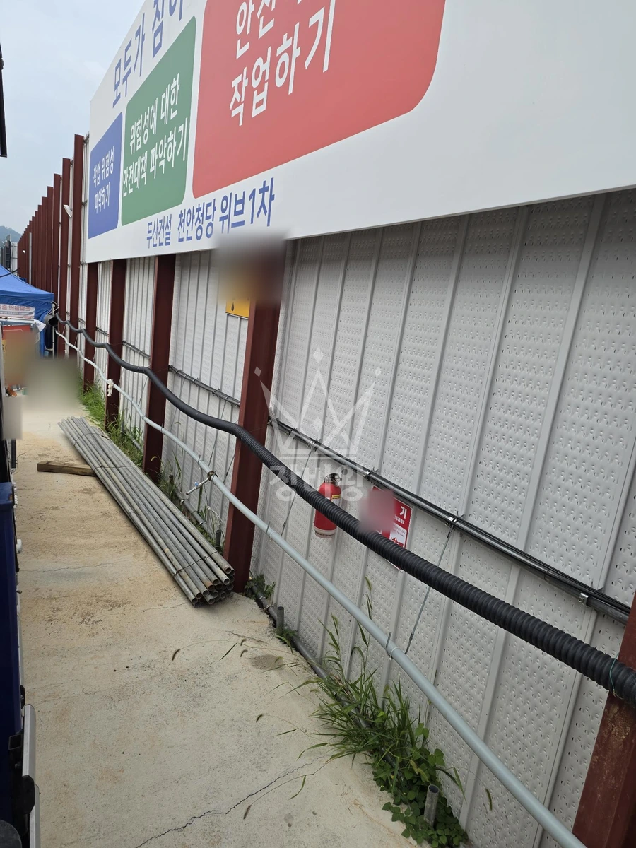 충남 천안시 동남구 청당동 5톤 크레인 가설휀스작업 작업사진 1