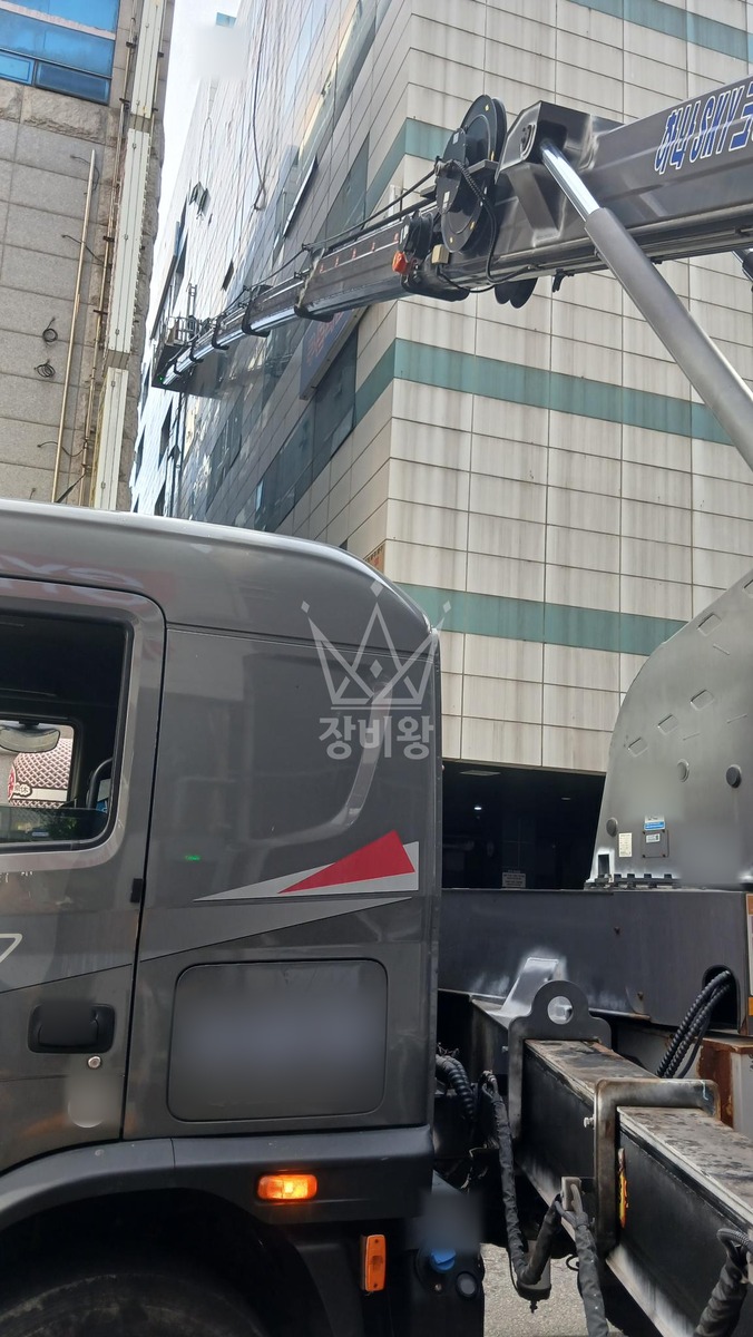 경기 성남시 분당구 구미동 5톤 스카이차 유리교체 작업사진 2