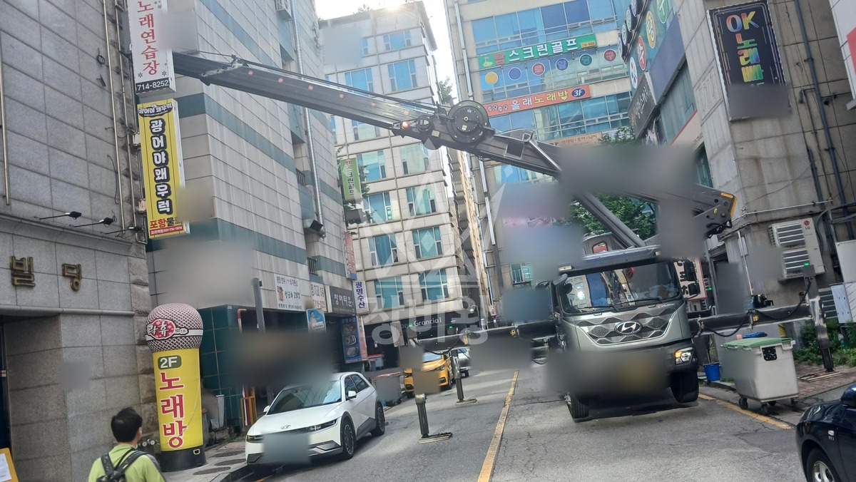 경기 성남시 분당구 구미동 5톤 스카이차 유리교체 작업사진 3