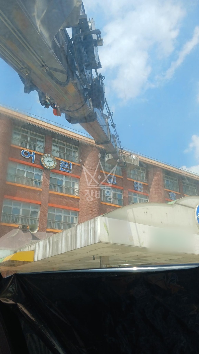 경기 구리시 교문동 5톤 스카이차 외부 인방 안전커버 작업 작업사진 1
