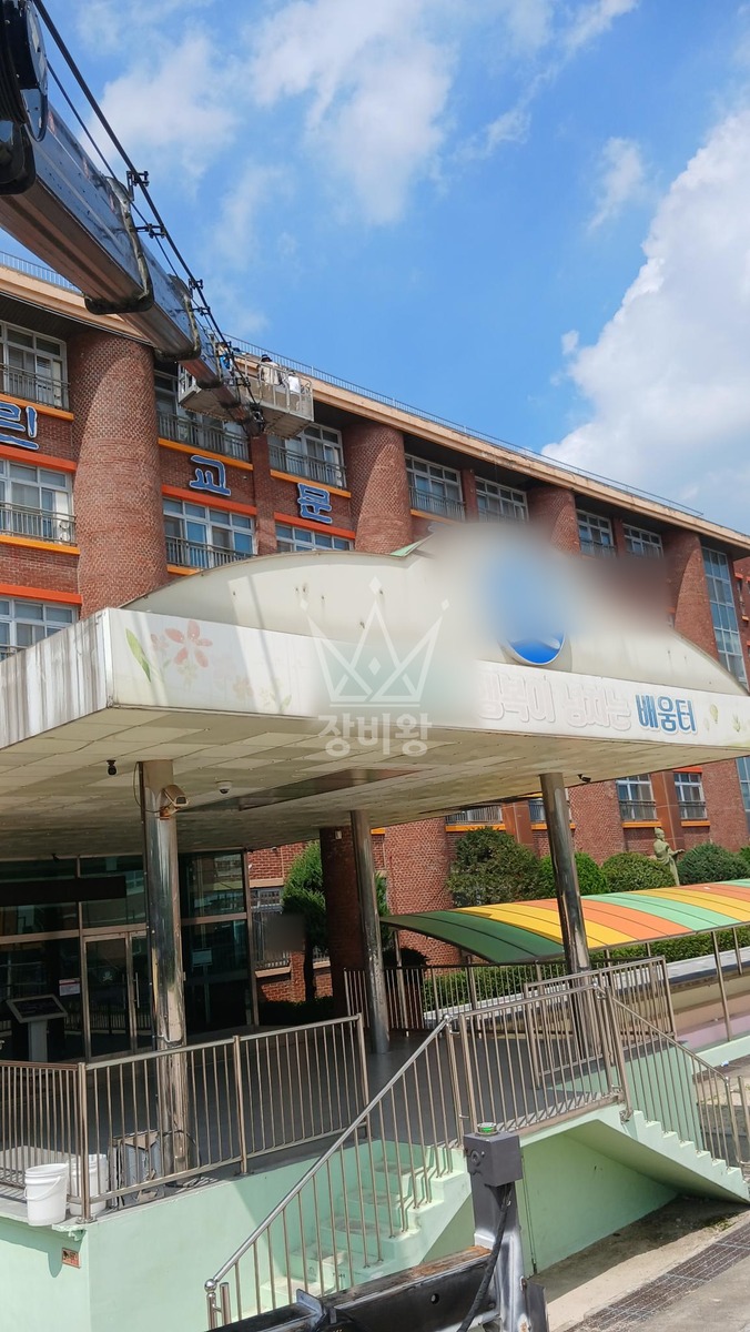 경기 구리시 교문동 5톤 스카이차 외부 인방 안전커버 작업 작업사진 3