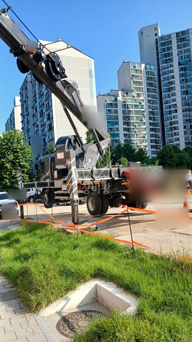 경기 군포시 산본동 5톤 스카이차 실리콘 작업사진 2