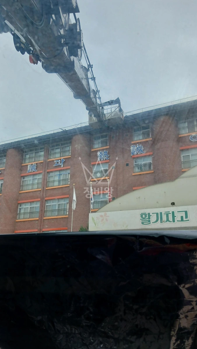경기 구리시 교문동 5톤 스카이차 외부 인방 안전커버 작업 작업사진 1