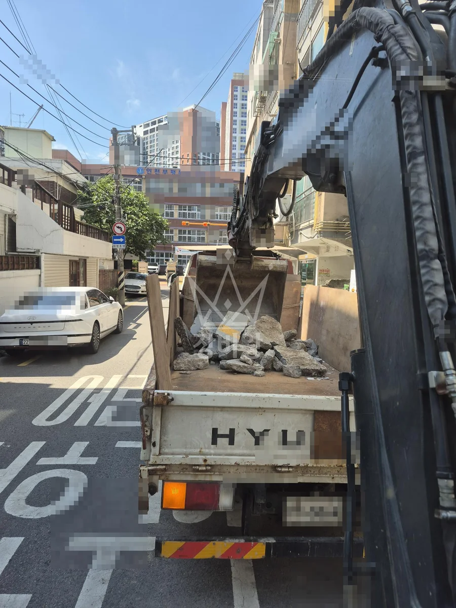 인천 부평구 부평동 포크레인(굴착기) 주차장 바닥 작업사진 2