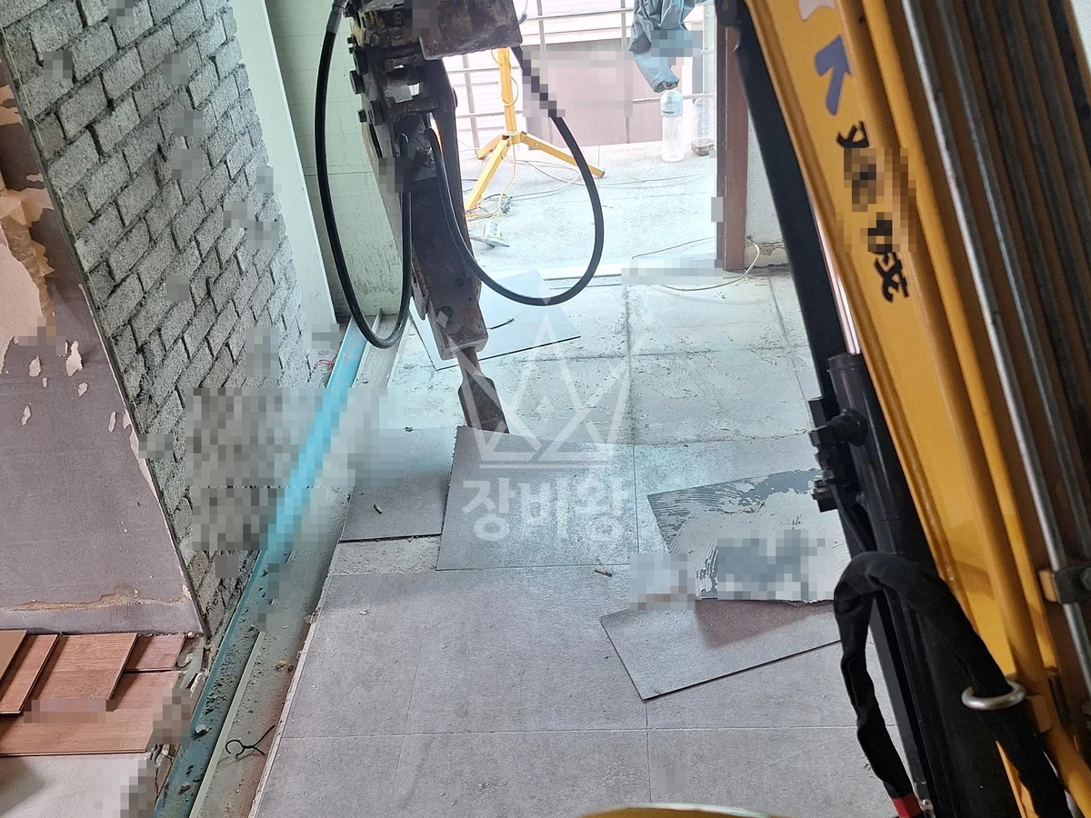 경기 화성시 동탄구 포크레인(굴착기) 바닥 뿌레카작업 작업사진 2