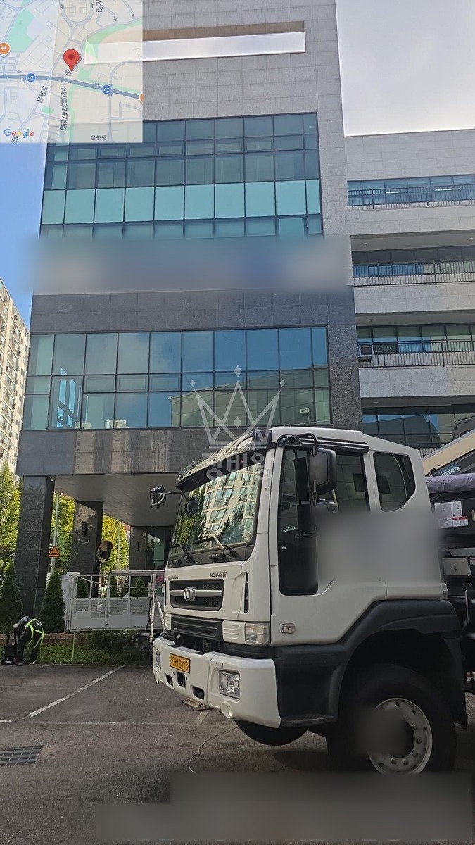 경기 시흥시 은행동 8톤 스카이차 상가 5층 높이// 외벽청소 작업사진 2