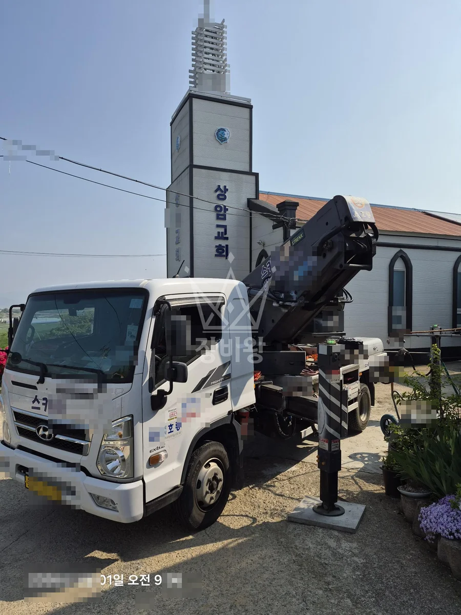 전북 고창군 부안면 3.5톤 스카이차 교회 외벽/지붕 페인트 작업사진 1