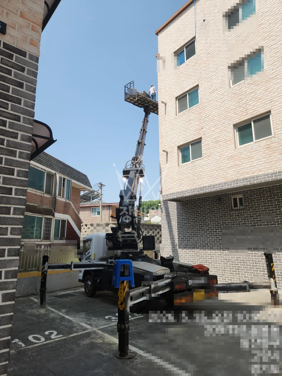 경기 고양시 일산동구 3.5톤 스카이차 외벽타일 작업 작업사진 2