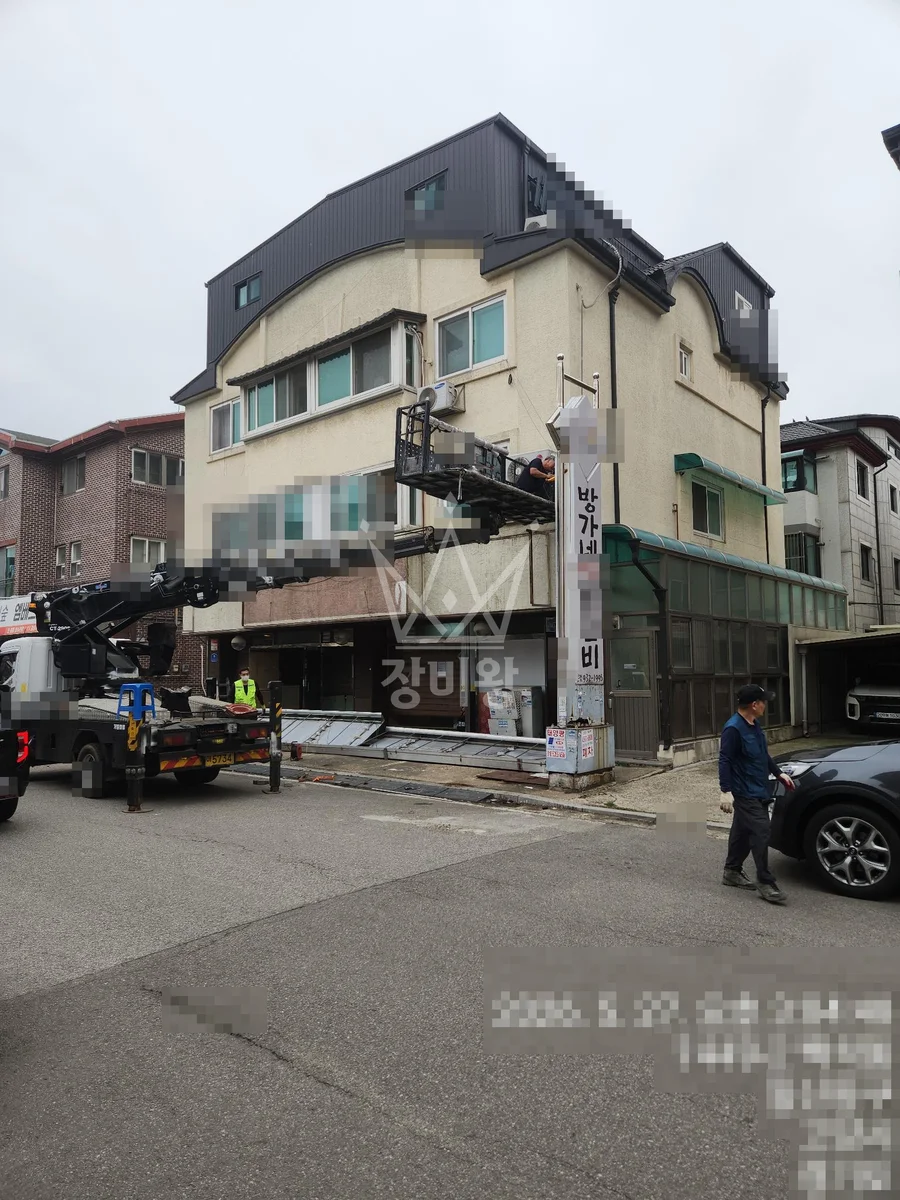경기 고양시 일산동구 3.5톤 스카이차 간판작업/ 후드 작업사진 3