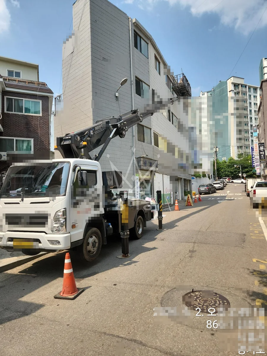 경기 시흥시 신천동 3.5톤 스카이차 페인트작업 작업사진 3