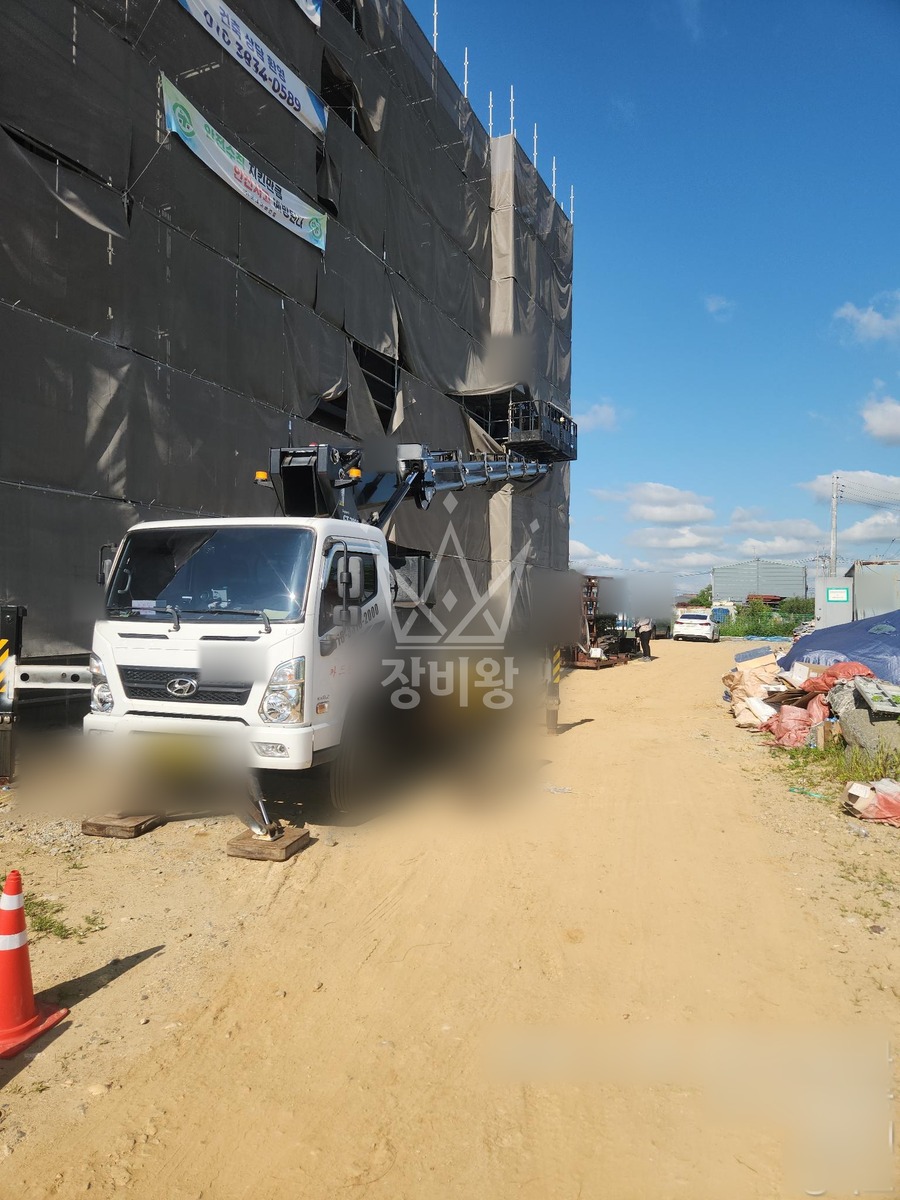 경기 평택시 독곡동 3.5톤 스카이차 유리시공 작업사진 2