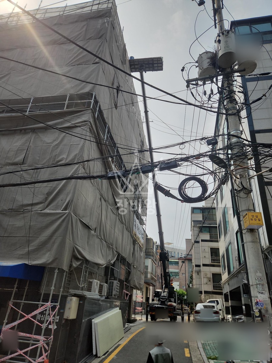 서울 강남구 역삼동 3.5톤 스카이차 자재 양중 작업사진 1