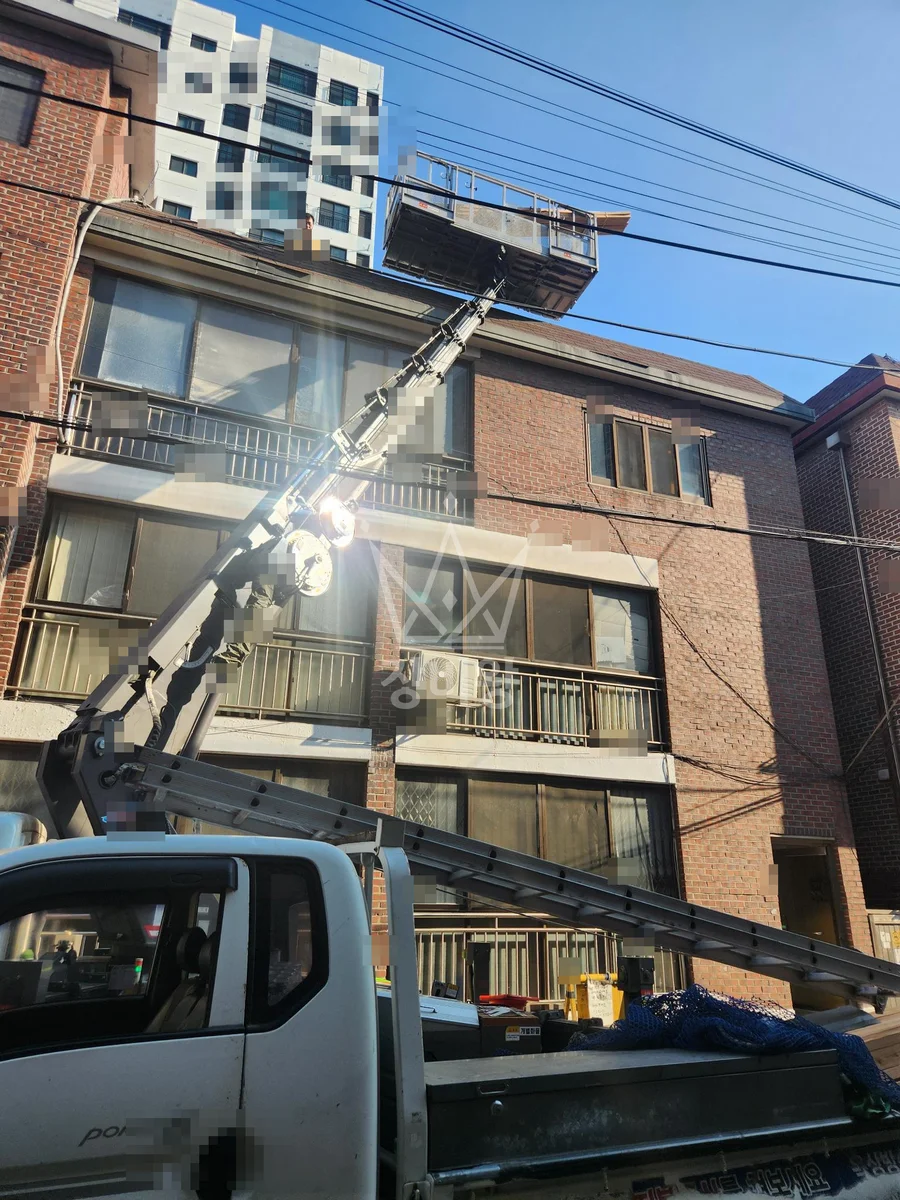 경기 구리시 수택동 2.5톤 스카이차 지붕철거작업 작업사진 3