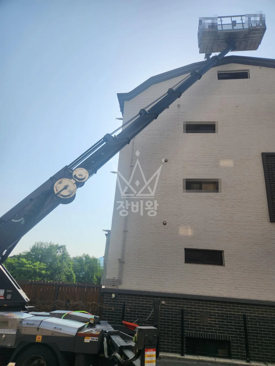 경기 광주시 초월읍 2.5톤 스카이차 외벽 실리콘코킹작업 작업사진 2