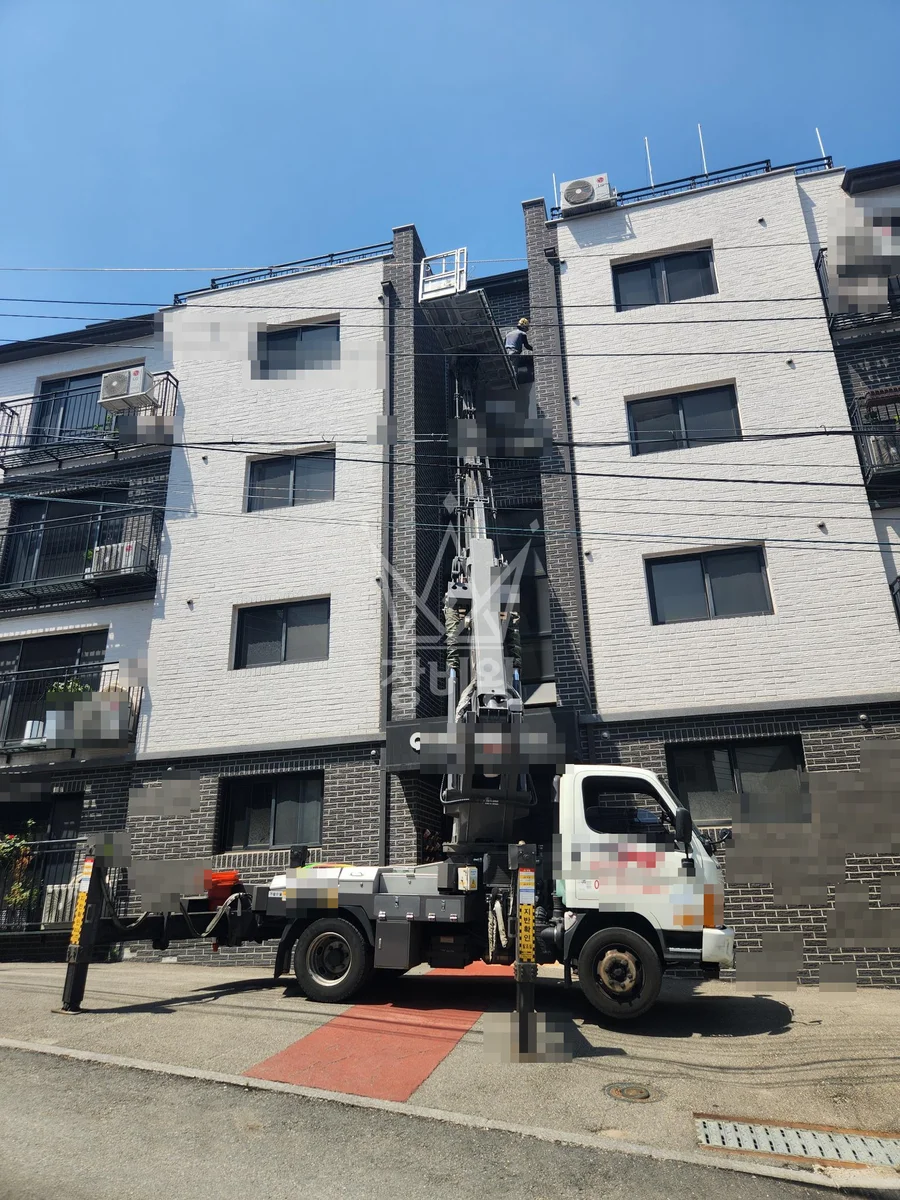 경기 광주시 초월읍 2.5톤 스카이차 외벽 실리콘코킹작업 작업완료사진 1