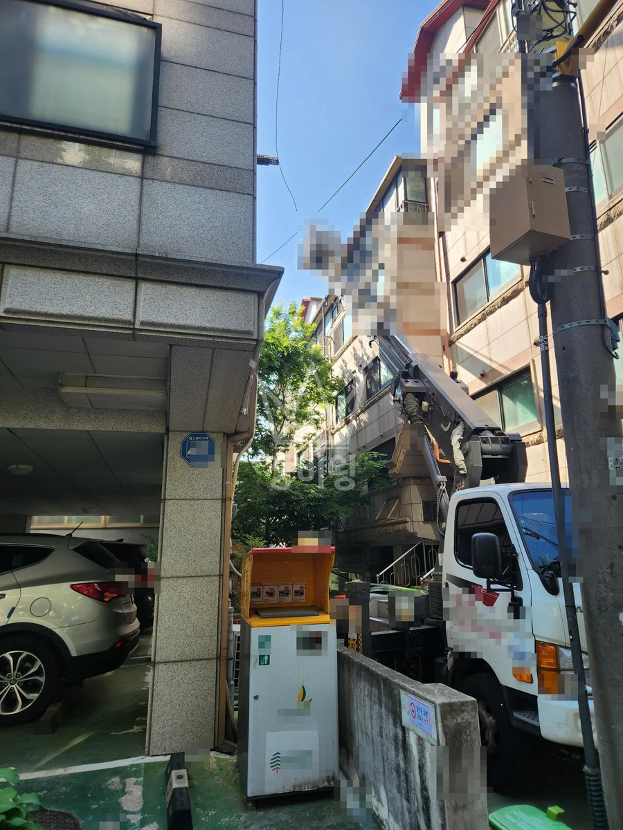 서울 송파구 오금동 2.5톤 스카이차 지붕실리콘작업 작업사진 1