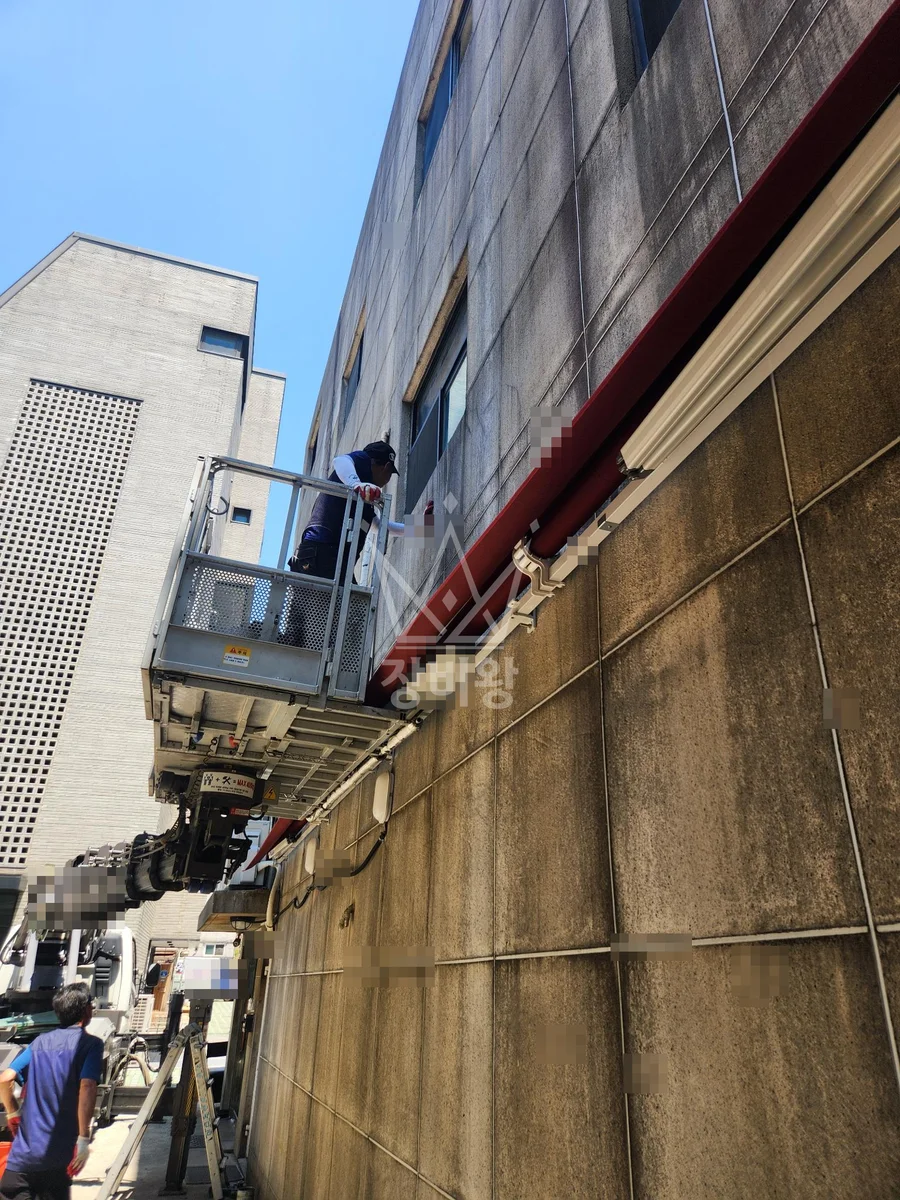 서울 마포구 성산동 2.5톤 스카이차 1층 어닝시공 작업사진 1