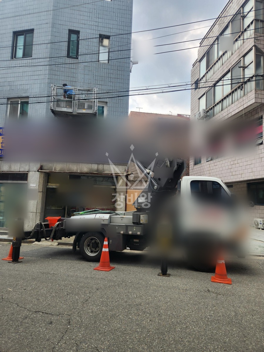 서울 송파구 문정동 2.5톤 스카이차 외벽 방수제 작업 작업사진 2