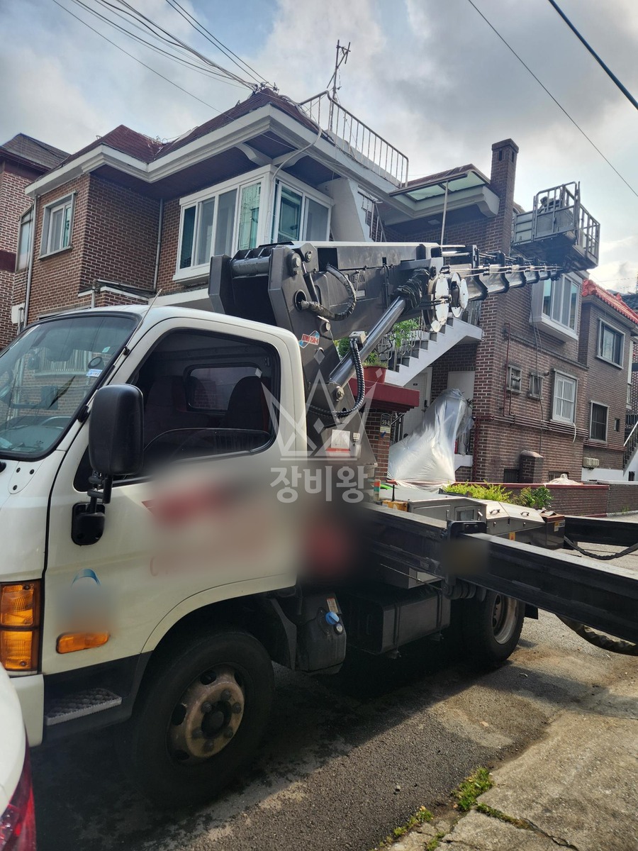 경기 수원시 장안구 율전동 2.5톤 스카이차 코킹/발수작업 작업사진 3