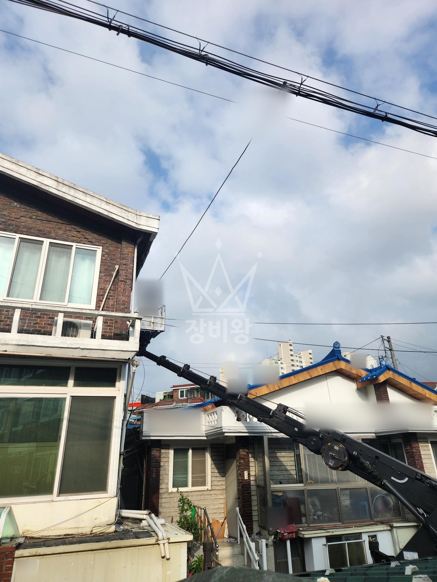 서울 구로구 오류동 2.5톤 스카이차 천장페인트작업 작업사진 1